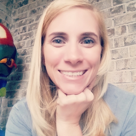 Meet your Posher, Amber - Picture 1 of 4